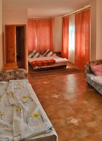 Фото номера Классический трехместный номер Гостиница Guest House Pamir г. Судак 2