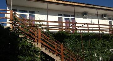 Фото номера Трехместный номер -люкс Гостиница Chair Guest house г. Судак 6