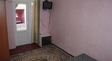 Фото номера Бюджетный трехместный номер Гостиница Guest House on Fireinaya г. Судак 4