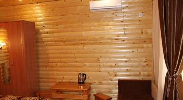 Фото номера Семейный номер с балконом Гостевой дом Wooden cottage г. Судак 6