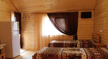 Фото номера Четырехместный номер &quot;Комфорт&quot; Гостевой дом Wooden cottage г. Судак 8