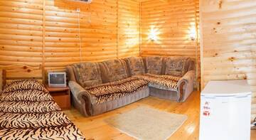 Фото номера Трехместный номер с балконом Гостевой дом Wooden cottage г. Судак 7