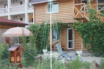 Фото номера Улучшенный четырехместный номер Гостевой дом Wooden cottage г. Судак 6