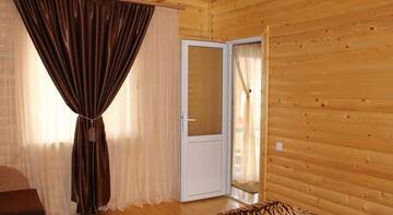 Фото номера Семейный номер с балконом Гостевой дом Wooden cottage г. Судак 8