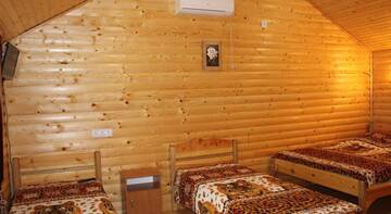 Фото номера Четырехместный номер &quot;Комфорт&quot; Гостевой дом Wooden cottage г. Судак 5