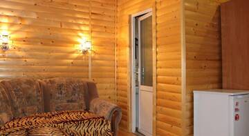 Фото номера Трехместный номер с балконом Гостевой дом Wooden cottage г. Судак 8