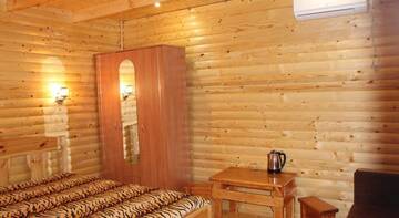 Фото номера Семейный номер с балконом Гостевой дом Wooden cottage г. Судак 7
