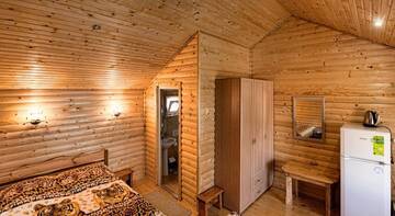 Фото номера Четырехместный номер &quot;Комфорт&quot; Гостевой дом Wooden cottage г. Судак 7