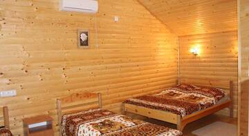 Фото номера Четырехместный номер &quot;Комфорт&quot; Гостевой дом Wooden cottage г. Судак 2