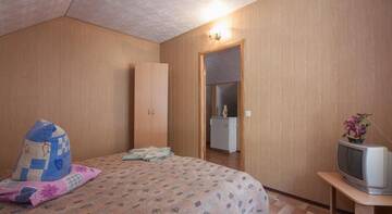 Фото номера Четырехместный номер Гостиница Guest House Leyla г. Судак 7
