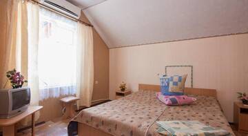 Фото номера Четырехместный номер Гостиница Guest House Leyla г. Судак 6