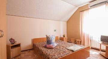 Фото номера Четырехместный номер Гостиница Guest House Leyla г. Судак 2