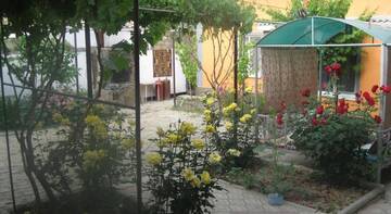 Фото номера Дом с 2 спальнями Гостиница Guest House Leyla г. Судак 11