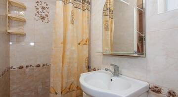 Фото номера Дом с 2 спальнями Гостиница Guest House Leyla г. Судак 9