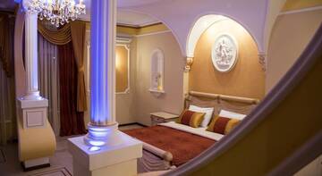 Фото номера Люкс с балконом и кроватью размера «king-size» Гостевой дом Inn Resident г. Судак 7