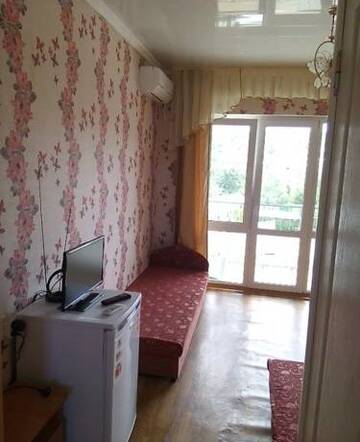 Фото номера Стандартный трехместный номер Гостиница Kanarya Guest House г. Судак 4