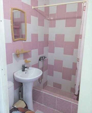 Фото номера Стандартный трехместный номер Гостиница Kanarya Guest House г. Судак 3