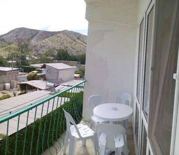 Фото номера Стандартный четырехместный номер Гостиница Kanarya Guest House г. Судак 6