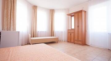 Фото номера Трехместный номер -люкс Гостиница Guest House Komfort г. Судак 3