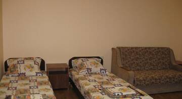Фото номера Четырехместный номер с террасой Гостиница Guest house Palm г. Судак 3