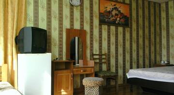Фото номера Четырехместный номер с душем Гостиница Guest House Vadim г. Судак 6