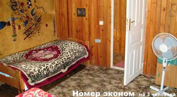 Фото номера Бюджетный трехместный номер Гостевой дом Otdykh na Vinogradnoy г. Судак 4