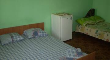 Фото номера Классический четырёхместный номер Гостиница Ибрагим г. Судак 10