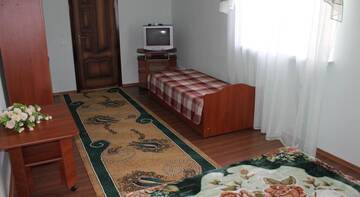 Фото номера Бюджетный трехместный номер Гостиница Guest House Bayram г. Судак 3