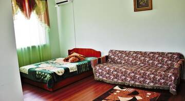 Фото номера Трехместный номер &quot;Комфорт&quot; с душем Гостиница Guest House Bayram г. Судак 2
