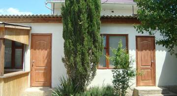 Фото номера Бунгало с 2 спальнями Гостиница Guest House Merzhan г. Судак 2