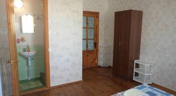 Фото номера Двухместный номер с 1 кроватью или 2 отдельными кроватями и душем Гостевой дом Пансионат Маячок г. Судак 6