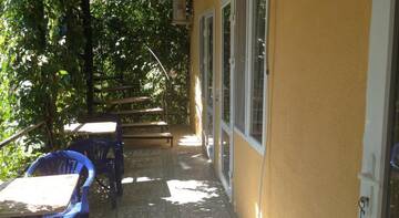 Фото номера Бюджетный трехместный номер Гостиница Guest House Tair г. Судак 5