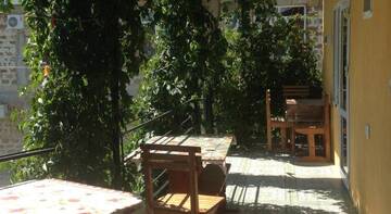 Фото номера Бюджетный трехместный номер Гостиница Guest House Tair г. Судак 11