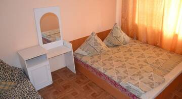 Фото номера Семейный номер с душем Гостиница Guest house na Amethana г. Судак 3