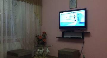 Фото номера Трехместный номер с видом на бассейн Гостиница Миллениум г. Судак 5
