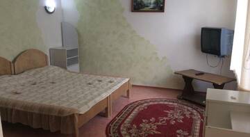 Фото номера Улучшенный трехместный номер Гостиница Миллениум г. Судак 2