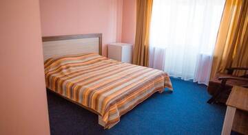 Фото номера Улучшенный трехместный номер с видом на море Гостиница Guest House Luxury г. Судак 2