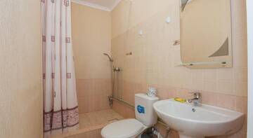 Фото номера Улучшенный трехместный номер Гостиница Guest House Garant г. Судак 28