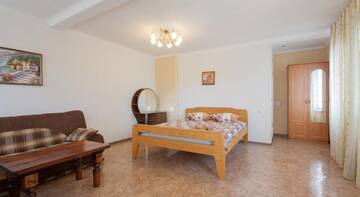 Фото номера Улучшенный трехместный номер Гостиница Guest House Garant г. Судак 26