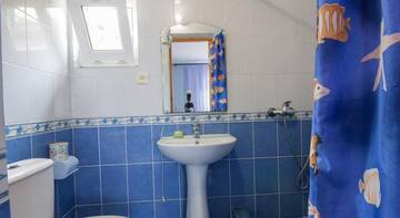 Фото номера Улучшенный трехместный номер Гостиница Guest House Garant г. Судак 15