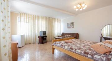 Фото номера Улучшенный трехместный номер Гостиница Guest House Garant г. Судак 27