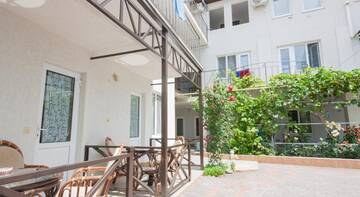 Фото номера Улучшенный трехместный номер Гостиница Guest House Garant г. Судак 29