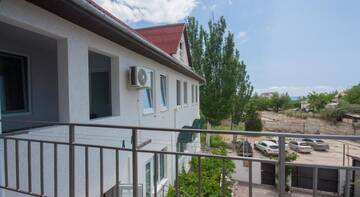 Фото номера Улучшенный трехместный номер Гостиница Guest House Garant г. Судак 22