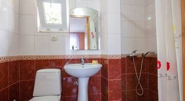 Фото номера Улучшенный трехместный номер Гостиница Guest House Garant г. Судак 21