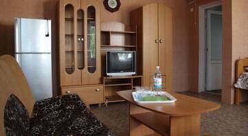 Фото номера Семейный люкс с балконом Гостиница Guest House Garant г. Судак 4