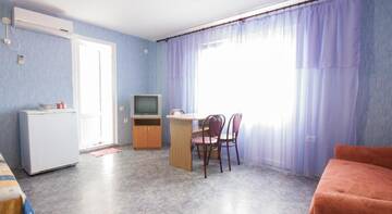Фото номера Улучшенный трехместный номер Гостиница Guest House Garant г. Судак 16