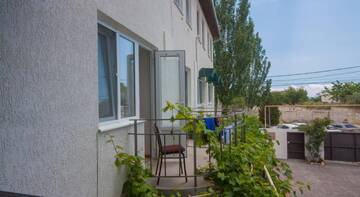 Фото номера Улучшенный трехместный номер Гостиница Guest House Garant г. Судак 23