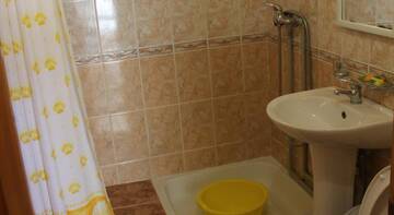 Фото номера Улучшенный трехместный номер Гостиница Guest House Garant г. Судак 2