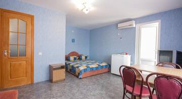 Фото номера Улучшенный трехместный номер Гостиница Guest House Garant г. Судак 14