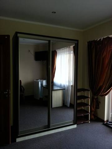 Фото номера Двухместный номер с двуспальной кроватью и дополнительной кроватью Гостевой дом Badem Inn г. Судак 5